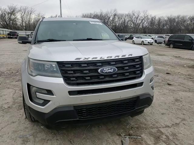 2016 Ford Explorer - Image 11