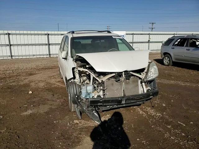 2010 Toyota Sienna - Image 11