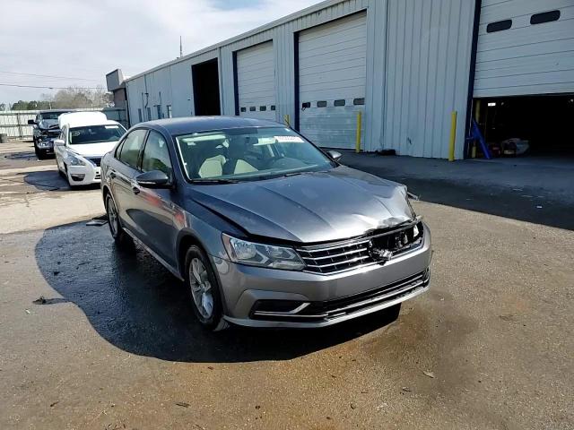 2018 Volkswagen Passat - Image 13