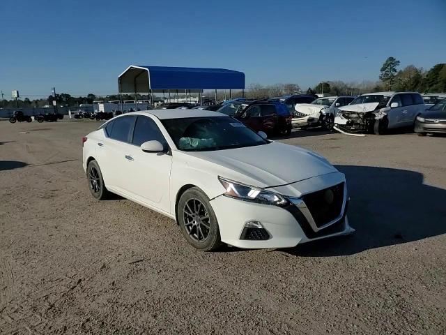 2020 Nissan Altima - Image 10