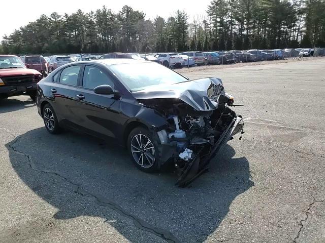2022 Kia Forte - Image 11