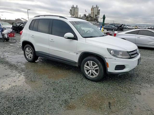 2017 Volkswagen Tiguan - Image 11