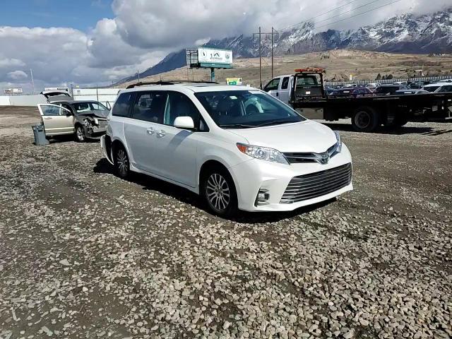 2019 Toyota Sienna - Image 12