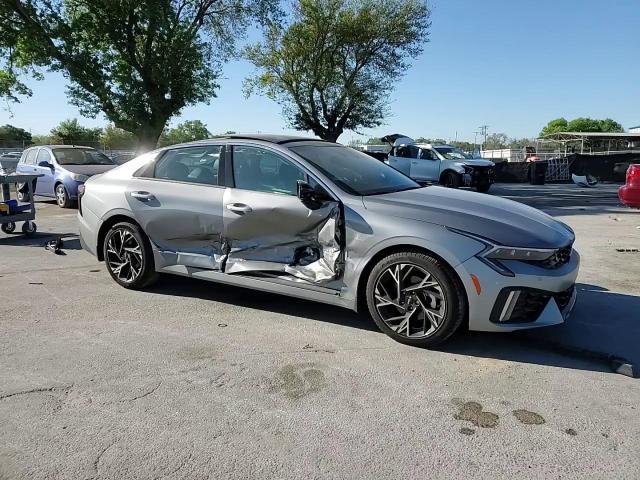 2025 Kia K5 - Image 10