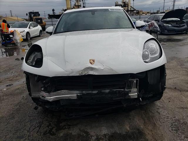 2015 Porsche Macan - Image 12