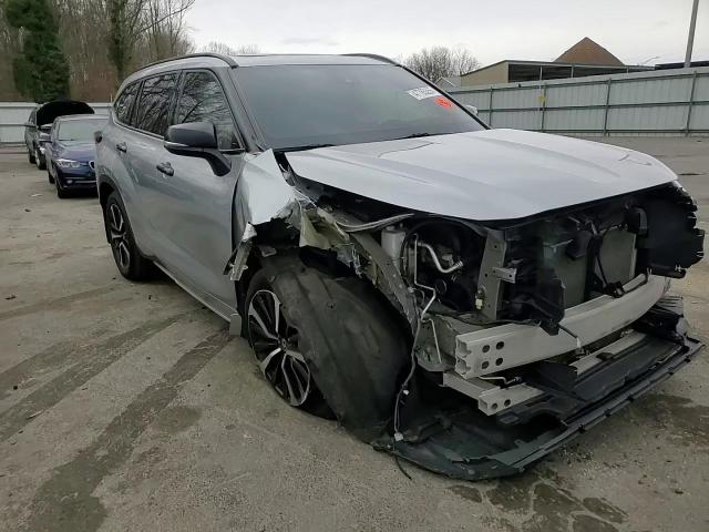 2021 Toyota Highlander - Image 12