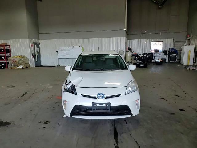 2013 Toyota Prius - Image 12