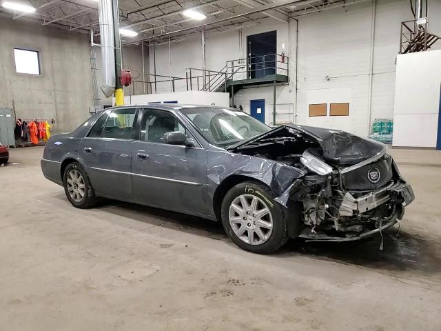 2011 Cadillac DTS - Image 11