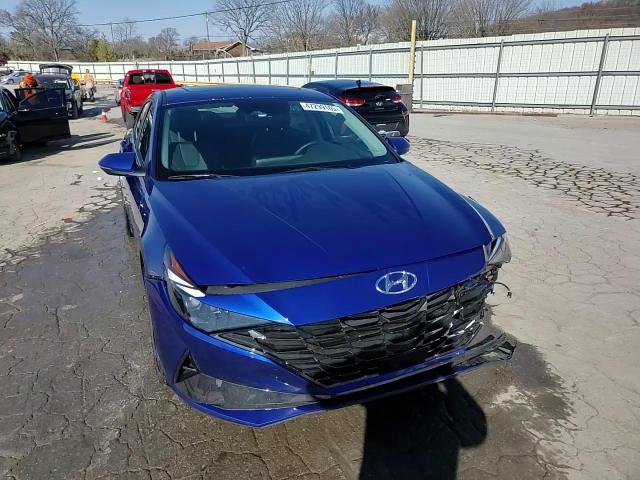2023 Hyundai Elantra - Image 13