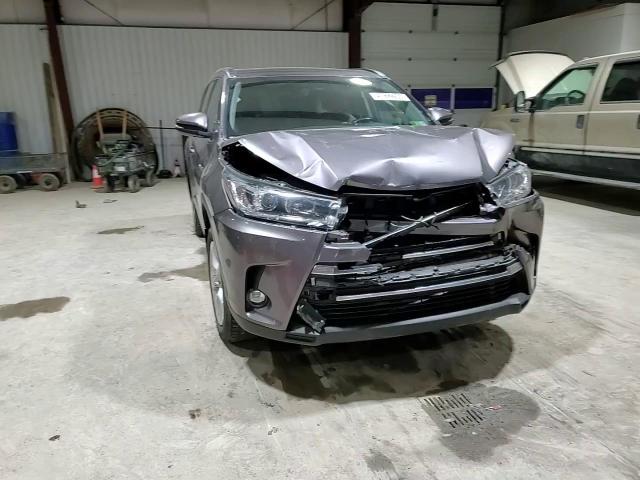 2019 Toyota Highlander - Image 12