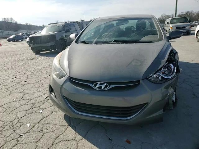2012 Hyundai Elantra - Image 11