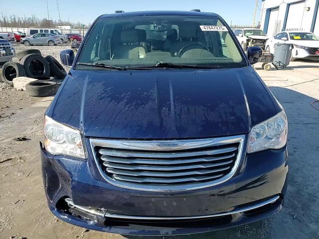 2013 Chrysler Town & Country - Image 15