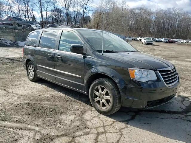 2010 Chrysler Town & Country - Image 11