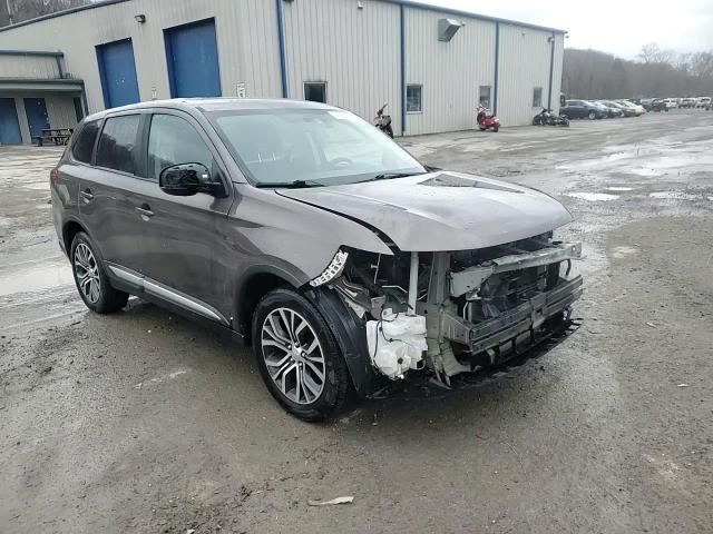 2017 Mitsubishi Outlander - Image 15