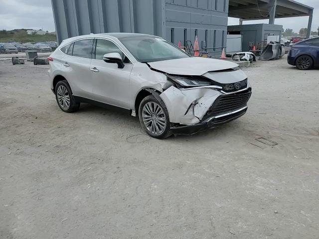 2021 Toyota Venza - Image 12