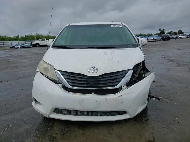 2011 Toyota Sienna - Image 12