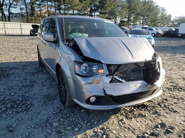 2018 Dodge Caravan - Image 12