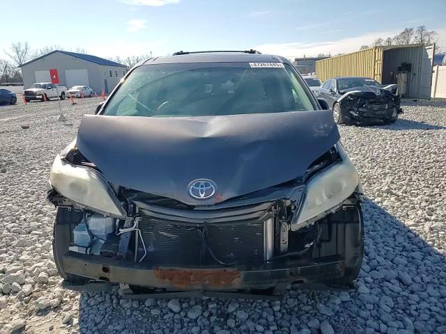 2011 Toyota Sienna - Image 11
