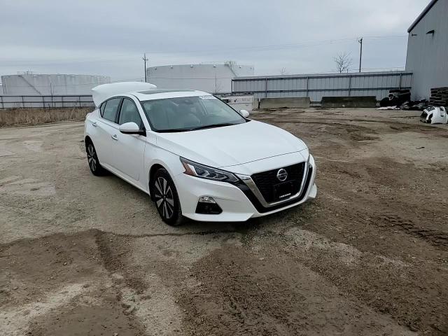 2021 Nissan Altima - Image 10