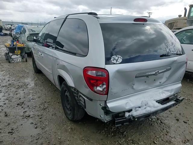 2003 Chrysler Town & Country - Image 12
