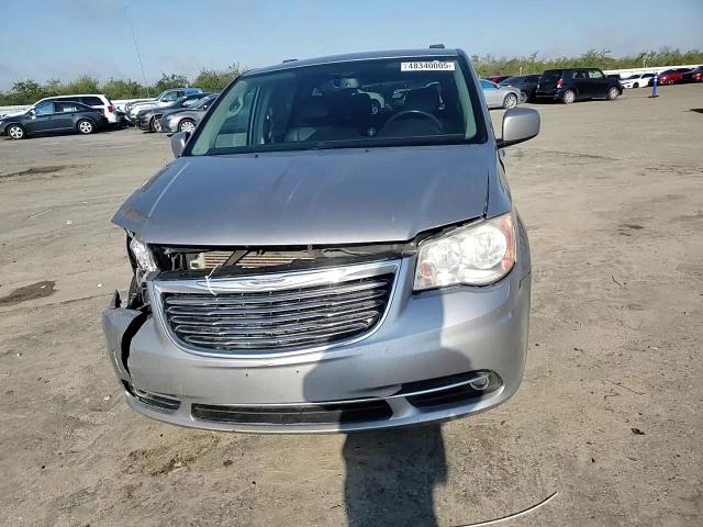 2013 Chrysler Town & Country - Image 11