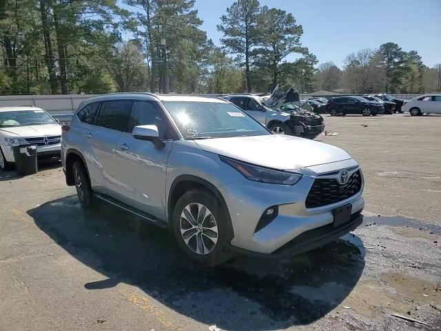 2022 Toyota Highlander - Image 14