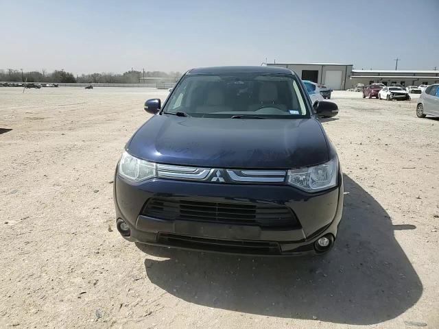 2014 Mitsubishi Outlander - Image 12