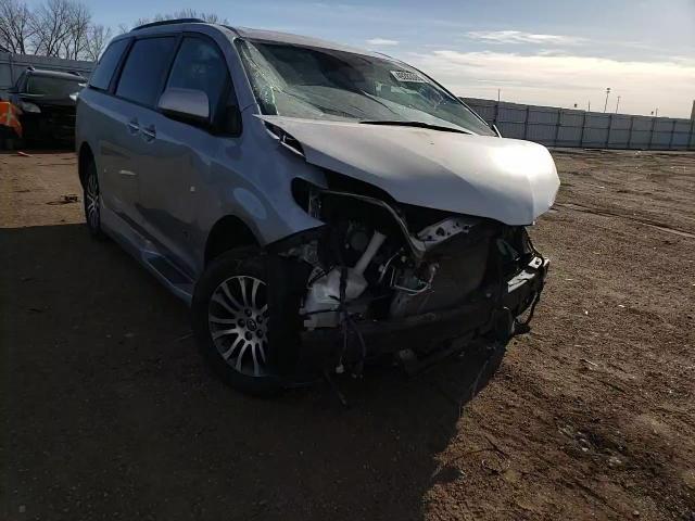 2019 Toyota Sienna - Image 11