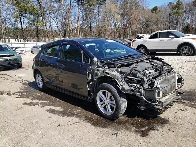 2018 Chevrolet Cruze - Image 13