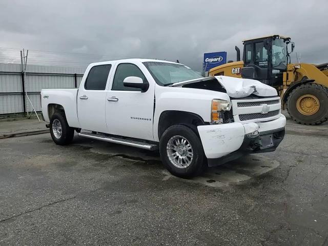 2007 Chevrolet Silverado - Image 11