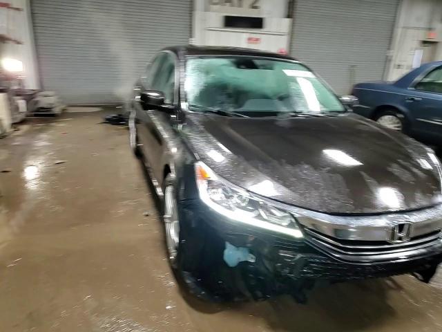 2017 Honda Accord - Image 14