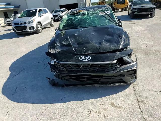 2024 Hyundai Elantra - Image 11