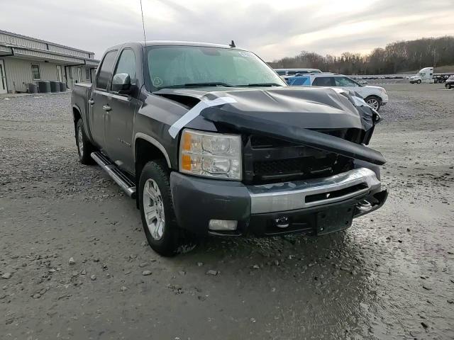 2011 Chevrolet Silverado - Image 11