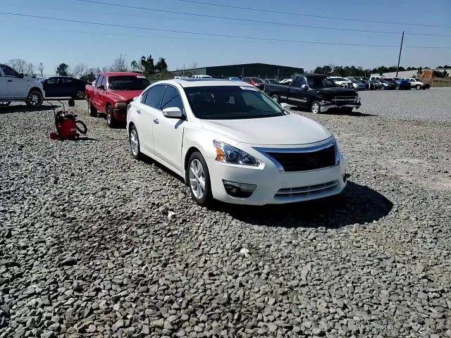 2014 Nissan Altima - Image 13