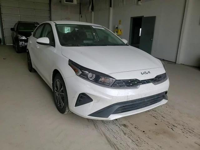 2023 Kia Forte - Image 11