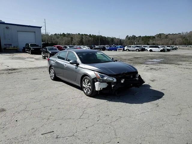 2019 Nissan Altima - Image 14