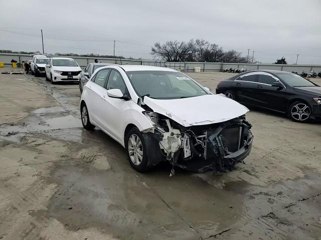 2015 Hyundai Elantra - Image 10