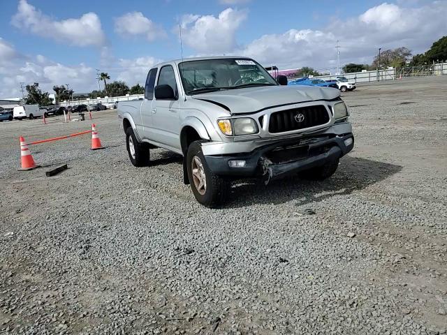 2004 Toyota Tacoma - Image 11