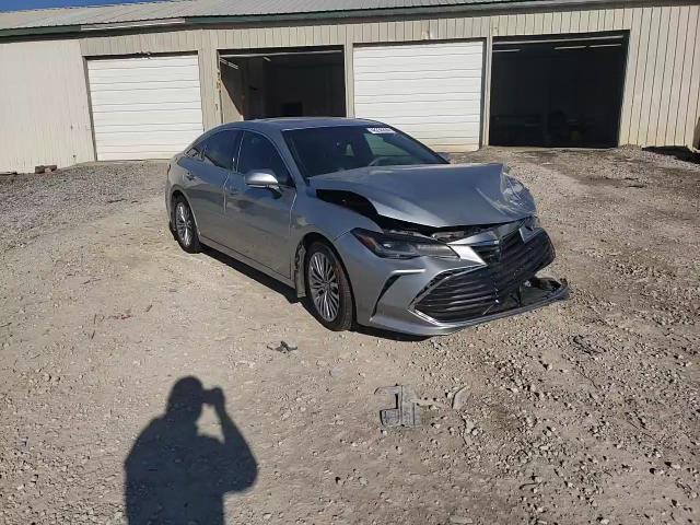 2020 Toyota Avalon - Image 10