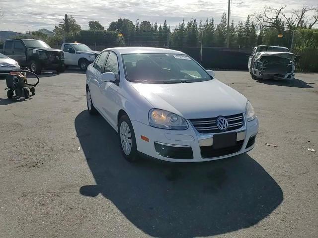 2010 Volkswagen Jetta - Image 11
