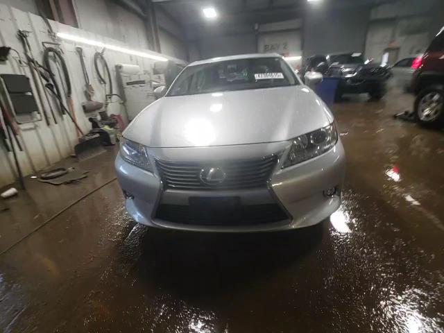 2015 Lexus ES - Image 14