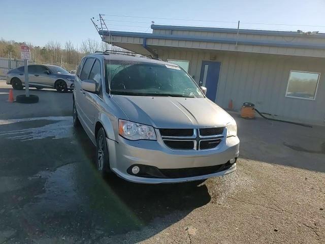 2017 Dodge Caravan - Image 14