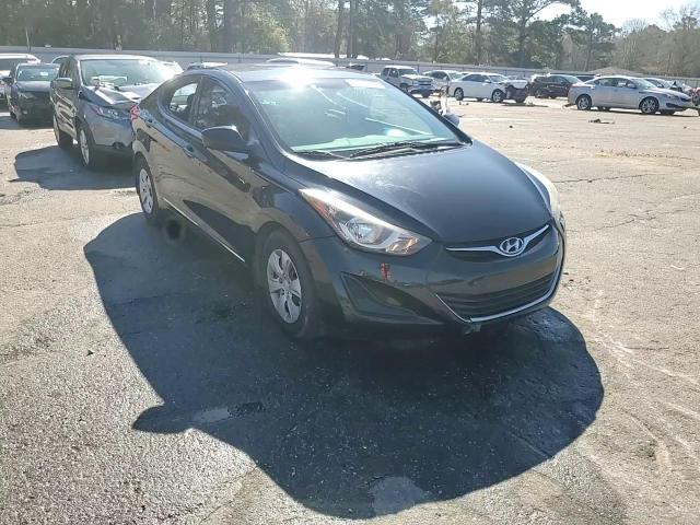 2016 Hyundai Elantra - Image 13