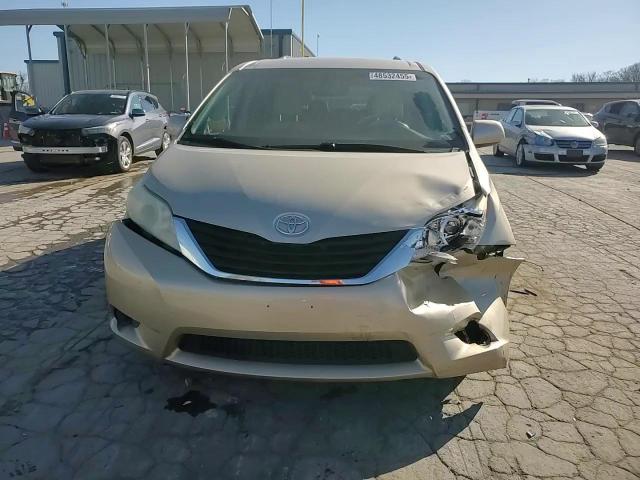 2013 Toyota Sienna - Image 12