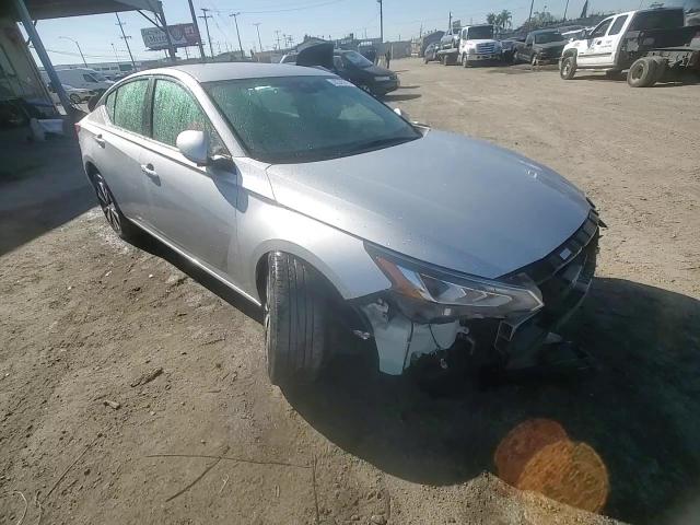 2021 Nissan Altima - Image 11