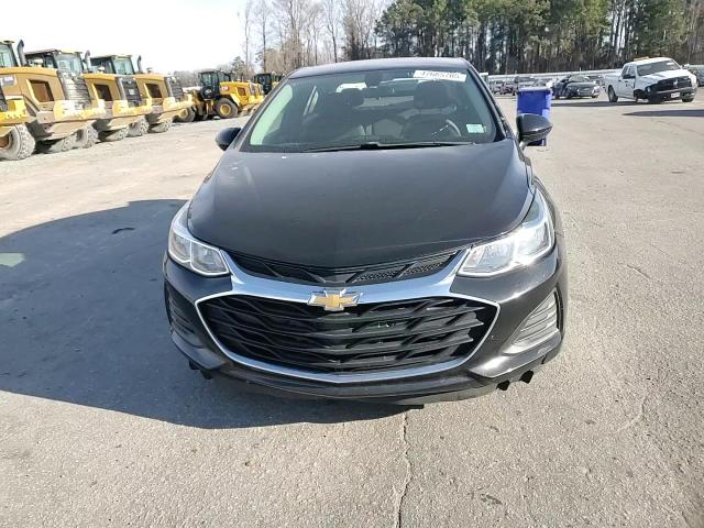 2019 Chevrolet Cruze - Image 11