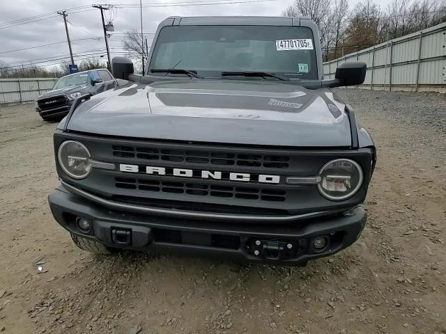 2022 Ford Bronco - Image 12