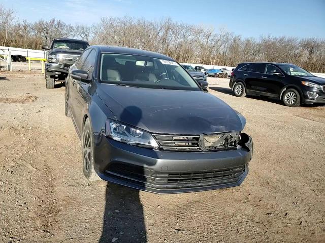 2017 Volkswagen Jetta - Image 10