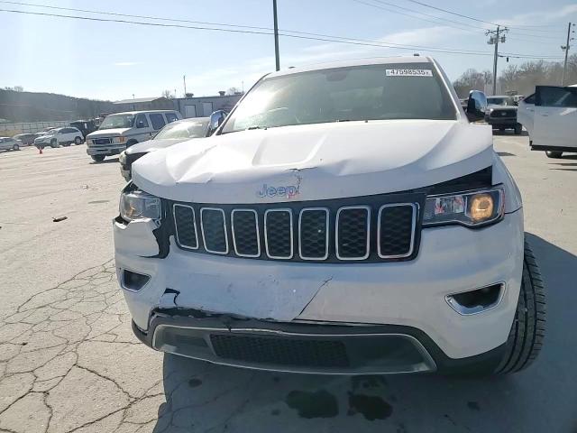 2017 Jeep Grand Cherokee - Image 12