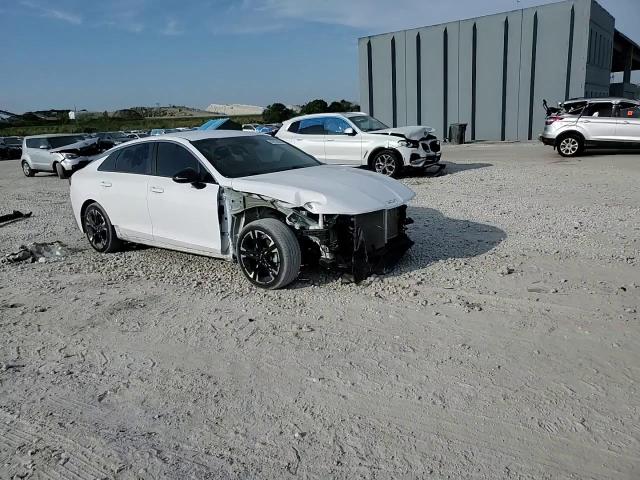 2023 Kia K5 - Image 11